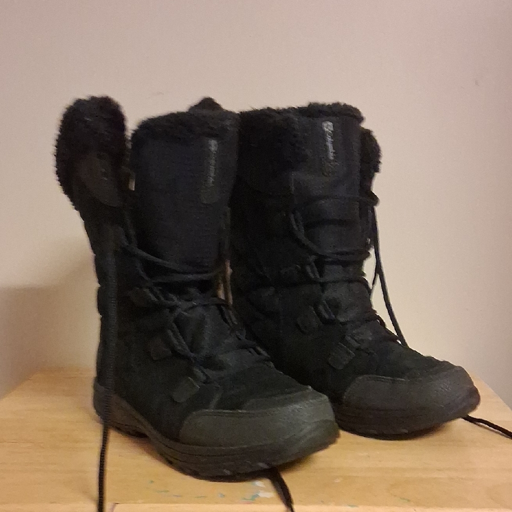 Columbia Black Fur-Trim Lace-Up Winter Boots